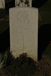 Caterpillar Valley Cemetery Longueval - Saunders, Charles Henry