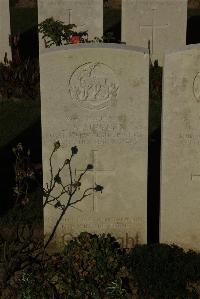 Caterpillar Valley Cemetery Longueval - Simmons, John Albert