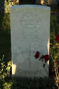 Caterpillar Valley Cemetery Longueval - Smith, S