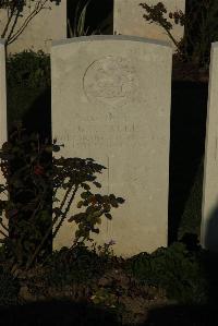 Caterpillar Valley Cemetery Longueval - Tallis, G F