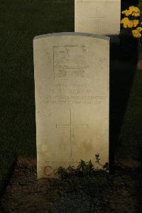 Caterpillar Valley Cemetery Longueval - Thackray, T