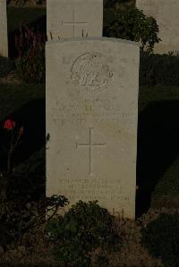 Caterpillar Valley Cemetery Longueval - Thomas, Frederick Victor