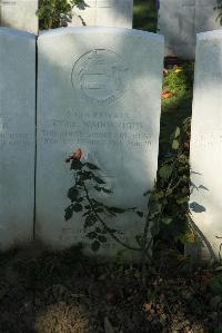 Caterpillar Valley Cemetery Longueval - Wainwright, Cyril