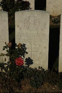 Caterpillar Valley Cemetery Longueval - Walduck, E T