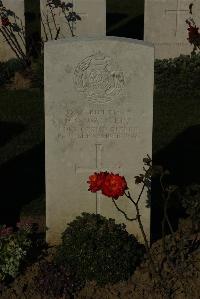 Caterpillar Valley Cemetery Longueval - Walters, E C