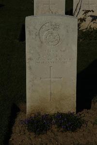 Caterpillar Valley Cemetery Longueval - White, R J