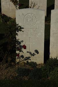 Caterpillar Valley Cemetery Longueval - Young, W J