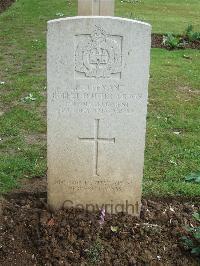 Photograph of the final resting place of Gilson, Robert Quilter - The ...