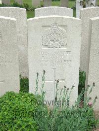 Bethune Town Cemetery - Aveley, Robert