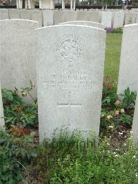 Bethune Town Cemetery - Baker, Robert Halford