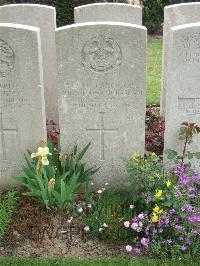 Bethune Town Cemetery - Basham, John Leonard