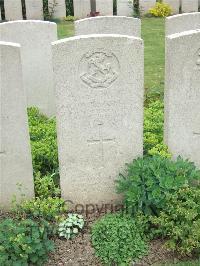 Bethune Town Cemetery - Benstead, Albert Ernest Victor