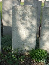 Bethune Town Cemetery - Borland, R