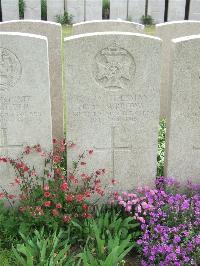 Bethune Town Cemetery - Burrows, Robert William