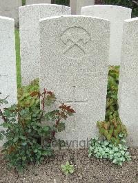 Bethune Town Cemetery - Carlisle, John Edward Gordon