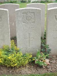 Bethune Town Cemetery - Clarke, F