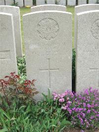 Bethune Town Cemetery - Cook, Gordon