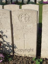 Bethune Town Cemetery - Cornfield, C