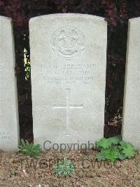 Bethune Town Cemetery - Cotton, Oliver Gordon