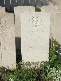 Bethune Town Cemetery - Cross, G