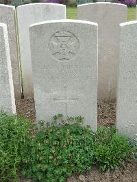 Bethune Town Cemetery - Cross, Thomas