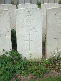 Bethune Town Cemetery - De-Pohl, M