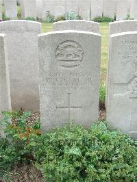 Bethune Town Cemetery - Deamer, Frederick