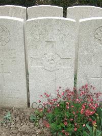 Bethune Town Cemetery - Dearden, Gerald