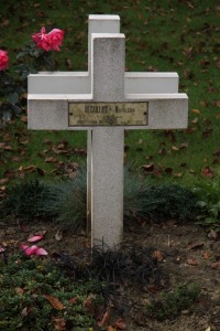 Bethune Town Cemetery - Decaillaix, Napoleon