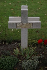 Bethune Town Cemetery - Doisne, Pierre