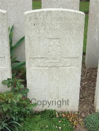 Bethune Town Cemetery - Douthwaite, Harry