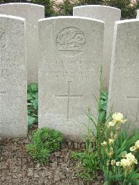 Bethune Town Cemetery - Evans, Frederick