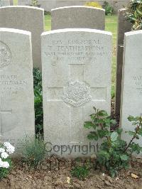 Bethune Town Cemetery - Featherstone, Frank