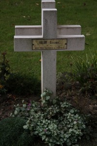 Bethune Town Cemetery - Follain, Alexandre