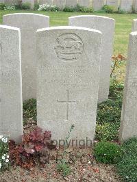 Bethune Town Cemetery - Furborough, Lewis