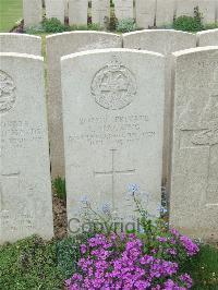 Bethune Town Cemetery - Hacking, Leonard