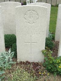 Bethune Town Cemetery - Hand, F