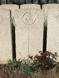 Bethune Town Cemetery - Hands, W A