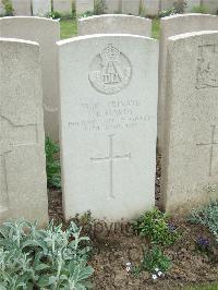 Bethune Town Cemetery - Hardy, T L