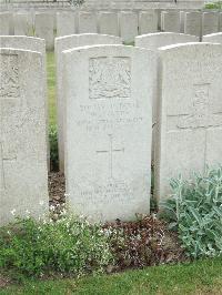 Bethune Town Cemetery - Hardy, William