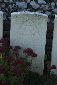 Bois-Carre Military Cemetery Haisnes - Farry, T