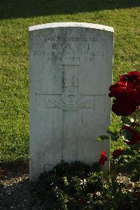 Bois-Carre Military Cemetery Haisnes - Grant, P