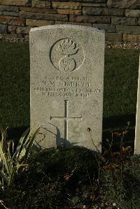 Bois-Carre Military Cemetery Haisnes - Nisbett, N M