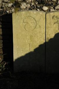 Bois-Carre Military Cemetery Haisnes - Stevens, E