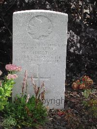 Fosse No.10 Communal Cemetery Extension Sains-En-Gohelle - Krstevitch, Vandjel