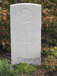 Fosse No.10 Communal Cemetery Extension Sains-En-Gohelle - Grosjean, L