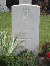 Fosse No.10 Communal Cemetery Extension Sains-En-Gohelle - Pullen, E O