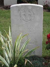 Fosse No.10 Communal Cemetery Extension Sains-En-Gohelle - Squires, Gordon