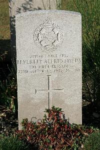 St. Sever Cemetery Rouen - Bayliss, Beverley Alfred