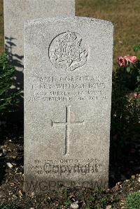 St. Sever Cemetery Rouen - Dove, Percy William